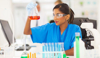 Homens e mulheres cientistas estão em pé de igualdade? Mais ou menos