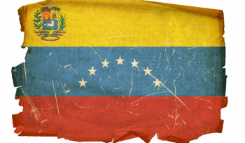 Faltam remédios na Venezuela, sobra gasolina. Por quê?