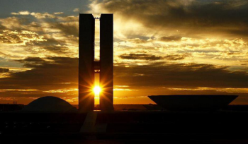 Quer acabar com a democracia? Petrifique o orçamento!