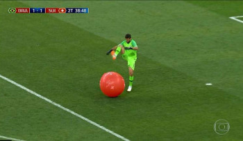 Por que Alisson nunca foi o goleiro mais caro da história?